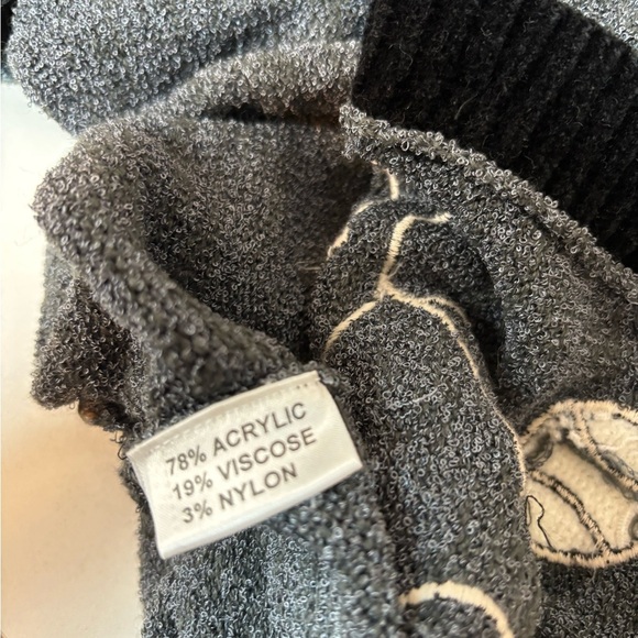 Fredo Vintage Gray and Black Women’s Sweater with Dog Design - Picture 7 of 11